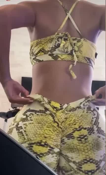 Leggings jiggle slow mo