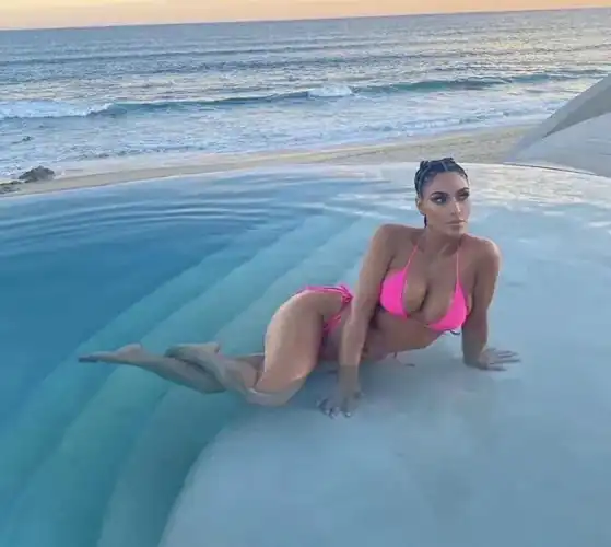 Let’s show off and jerk to Kim