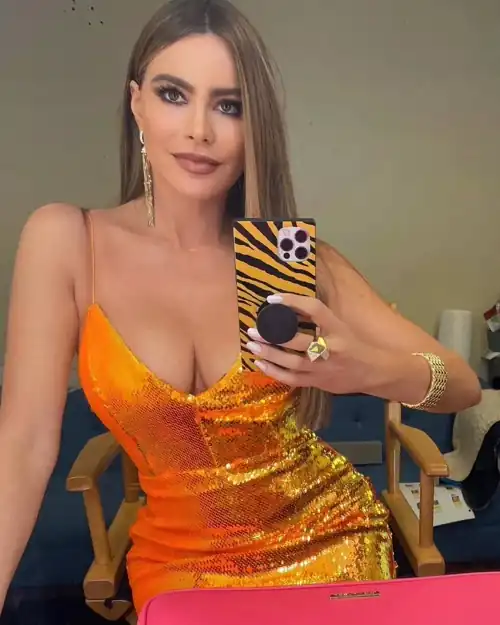 Formal cougar on the prowl 