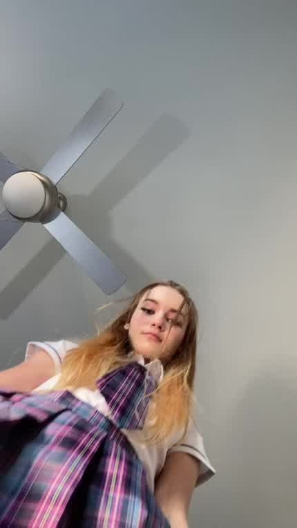 Would you let a 95 lb horny Irish teen like me sit on your face?