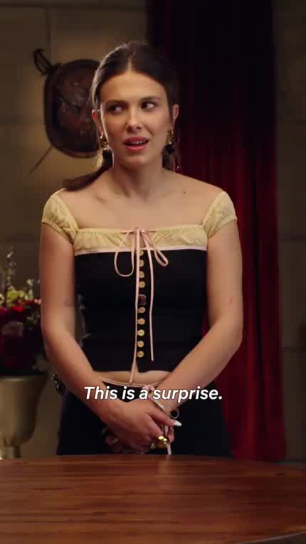 Millie Bobby brown cuts her cake