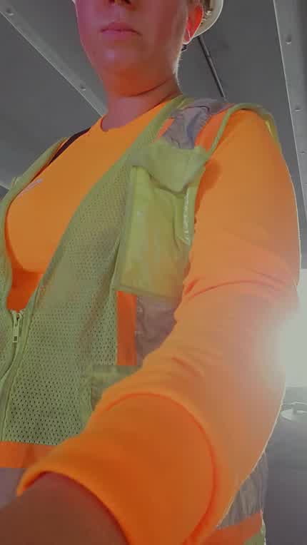 Showing my tits off in a giant crowded construction site [rapeable]