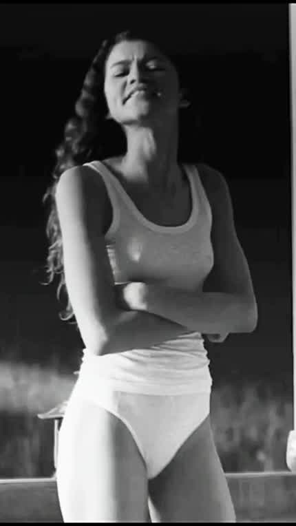 Zendaya slow-mo underwear 🔥