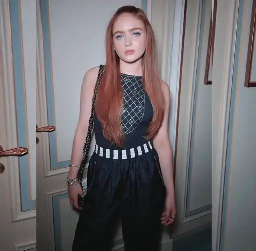 Sadie’s look while in Paris | IG December 2022