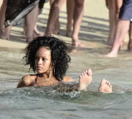 Rihanna’s toes