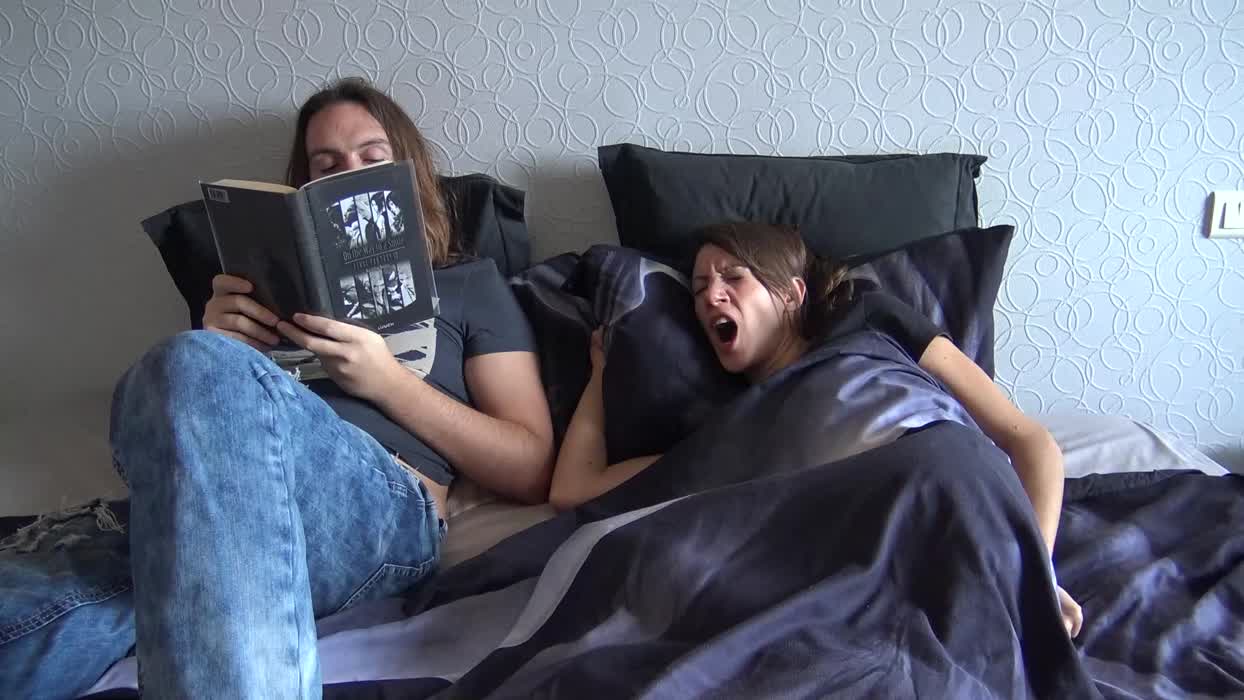 If a girl wakes up yawning and a guy has an erection, it's not for nothing, half with my head in the ass, here I am, getting my mouth fucked ... Excitedly, I caress myself at the same time time ...