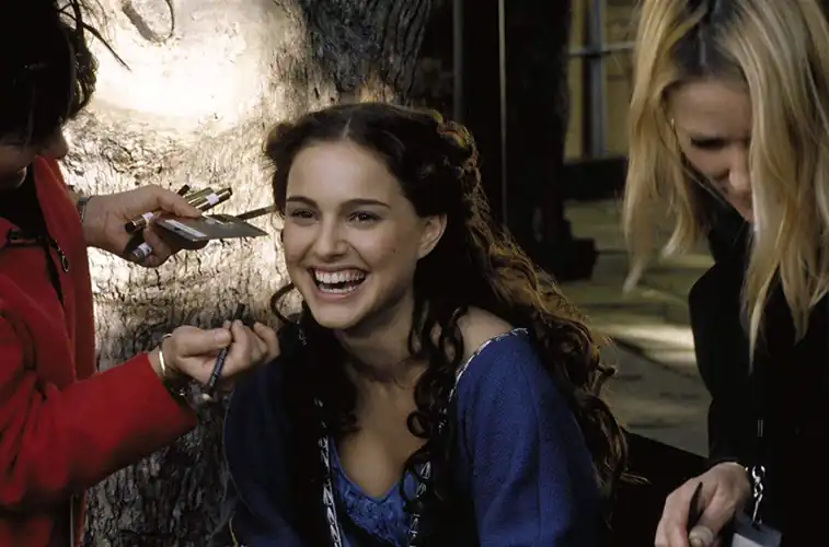 Padme being a cutie behind the scenes (Natalie Portman) 