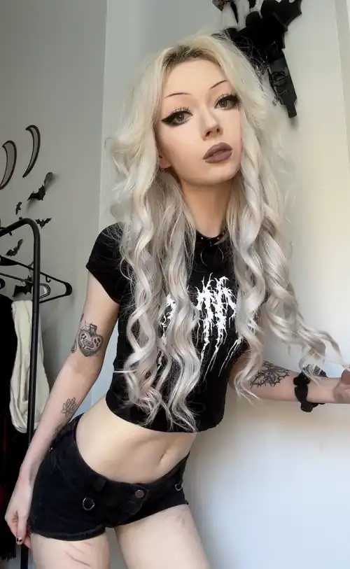 hello there 🖤