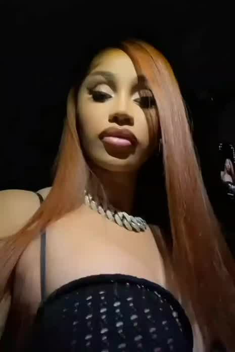 Cardi B boobs 🥵