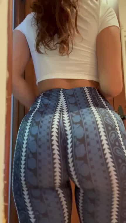 This flare pants make my ass jiggly while I walk…
