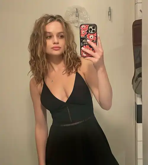 Black Dress Instagram Selfie (June 2023)