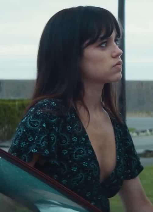 Queen Of sideboob