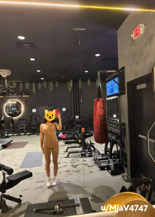 Paused my workout [f]or a selfie 🤳🏼