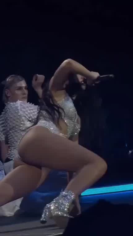 Dua's Ass Live