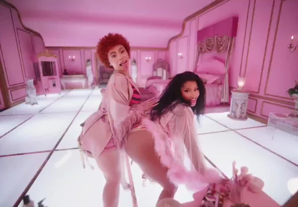 Nicki twerking on ice spice. (Sorry for the capcut logo video had to be more than two seconds)