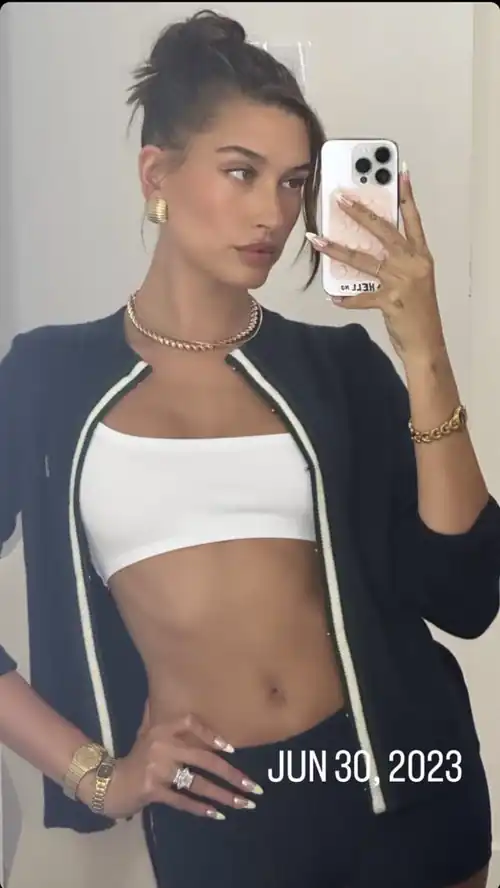 Hailey Bieber
