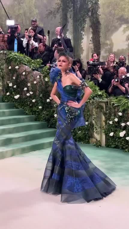 Posing at the Met Gala | 5/6/24