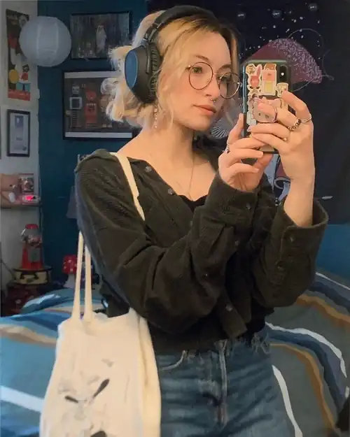 mirror selfie