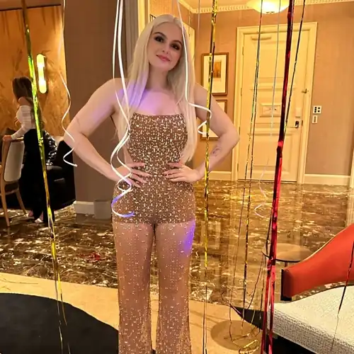 Ariel | pretty posing | ig | March 23