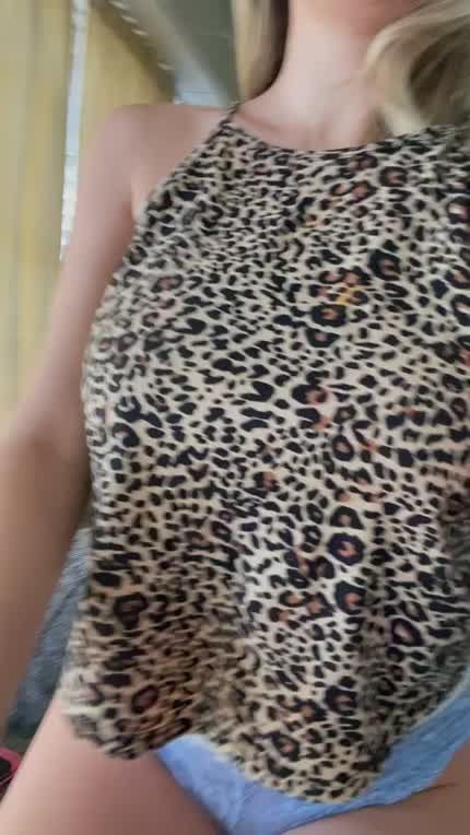 Reveal my tits with my outfit of the day