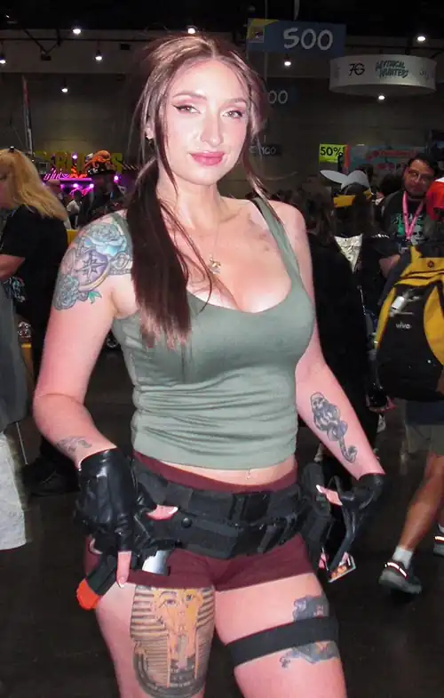 Lara Croft cosplay at San Diego Comic-Con 2024. I took this photo with my vintage Casio Exilim EX-S10 from 2008, no doubt a treasure she would uncover 😂