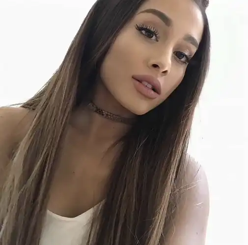ari needs to put her hair down more tbh
