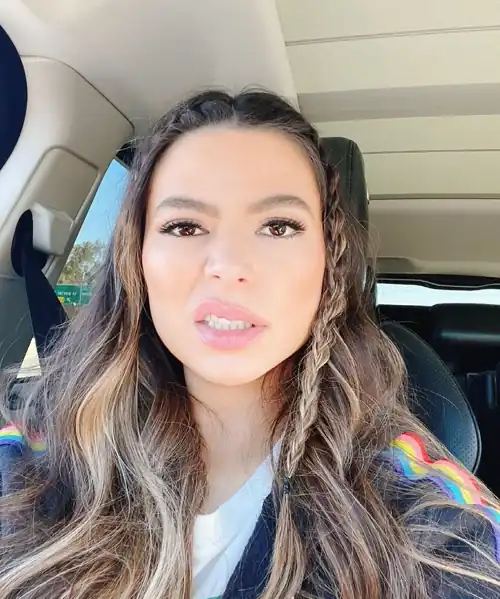 Miranda Cosgrove always looking good