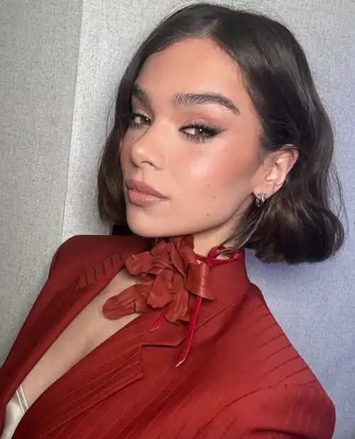 Hailee glammed up | IG 8/2/24