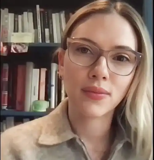 Damn she’s sexy asf 😍