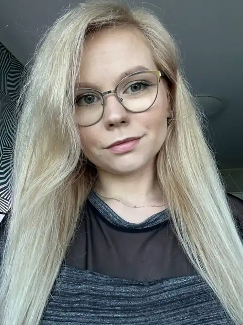 Mesmerizing blonde locks stealing the spotlight