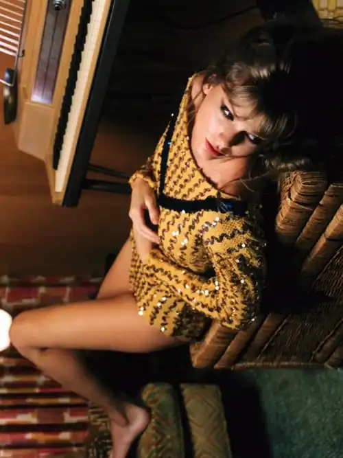 One year ago this photo of Taylor was released.