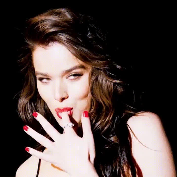 Hailee steinfeld 🤤💦💦