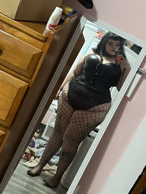 The fat slut you ordered has arrived 