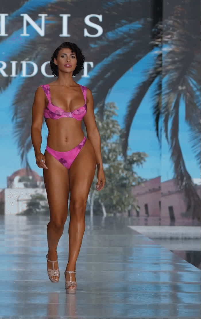 Yillian Atkinson, bikini modeling