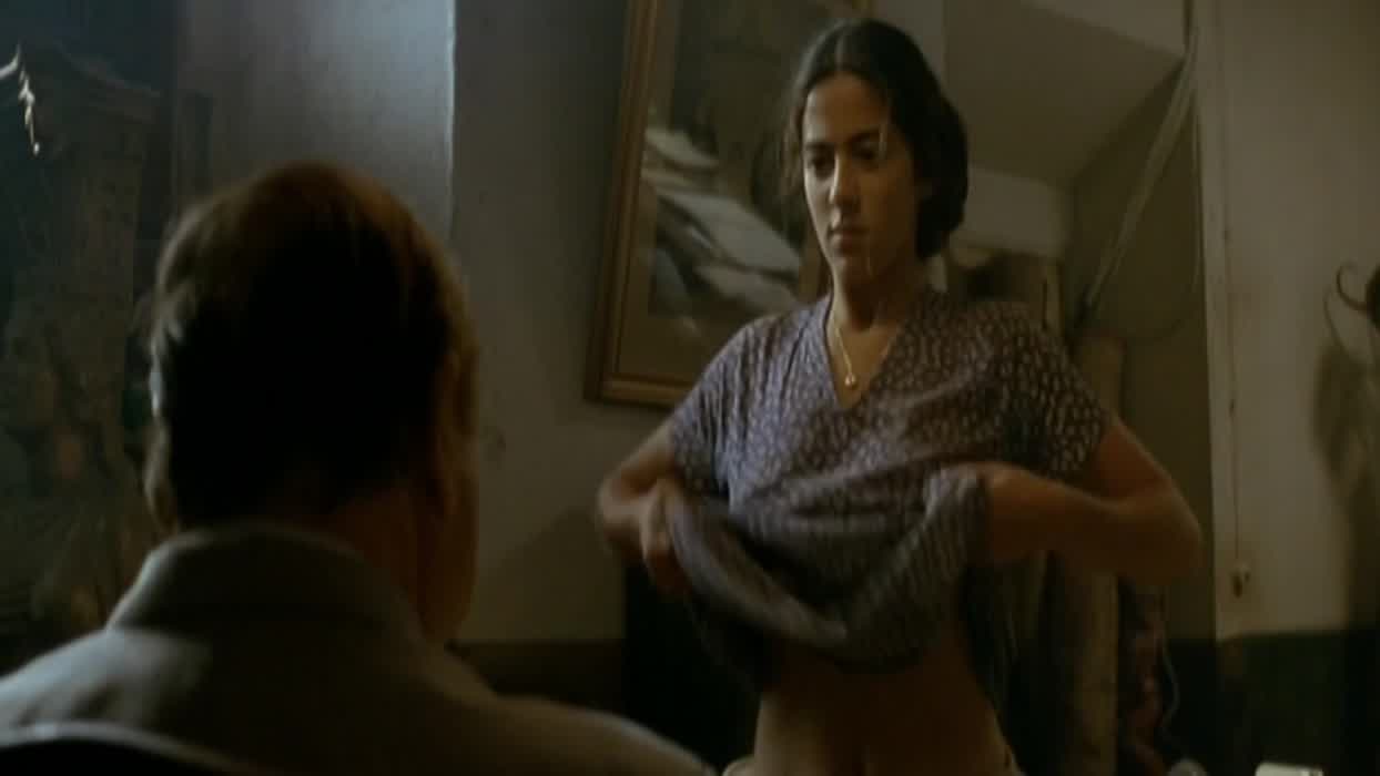 [Topless] [Bush] [Ass] Tiziana Lodato in "L'uomo delle stelle" (1995)