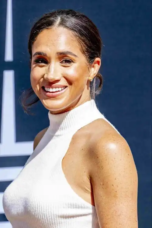 Look at how beautifully shiny our Queen’s skin is….Just to see this through picture is life changing