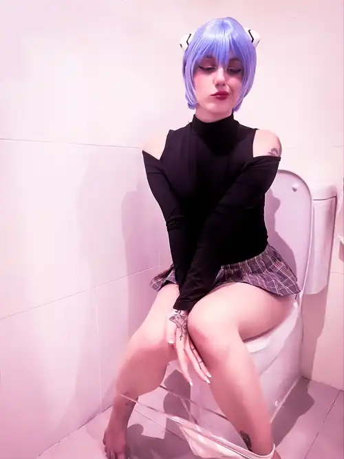 Would you eat my pussy on our first date if I asked you to?