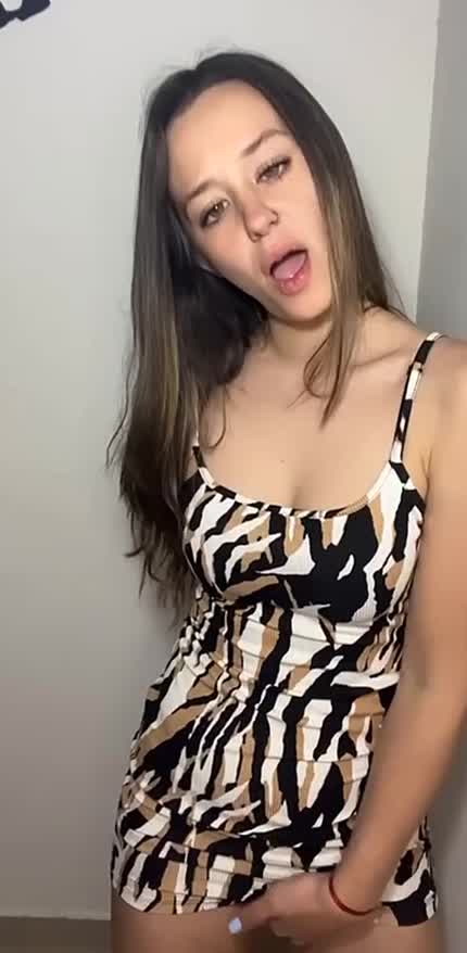 Just playing with my pussy in my tight dress 🤭