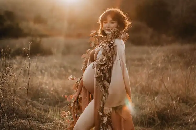 Milana Vayntrub pregnant