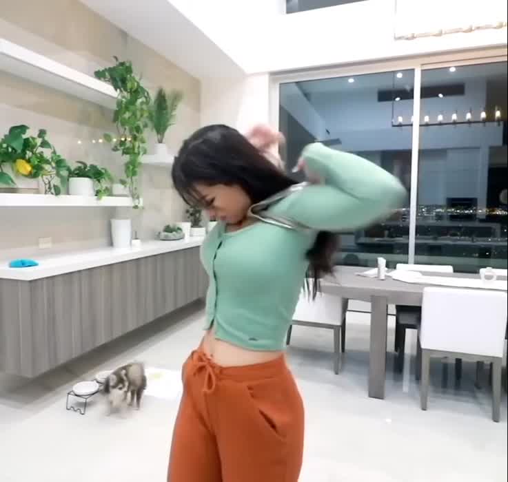 Tits poppin