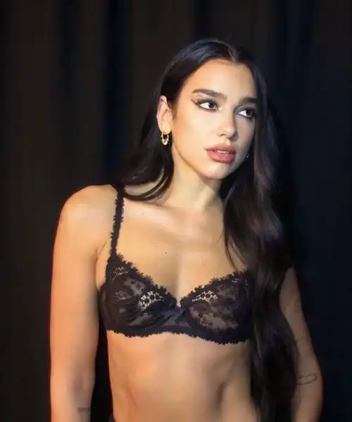 Feeling really gay and submissive for dua need to be bent over for her