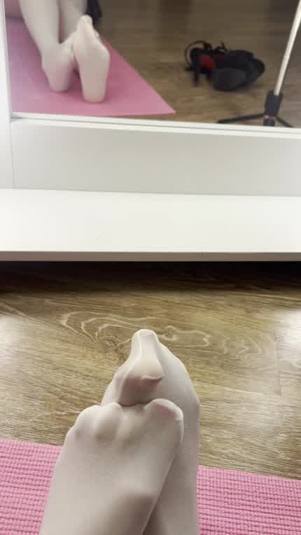 Really wanna to take off these tights