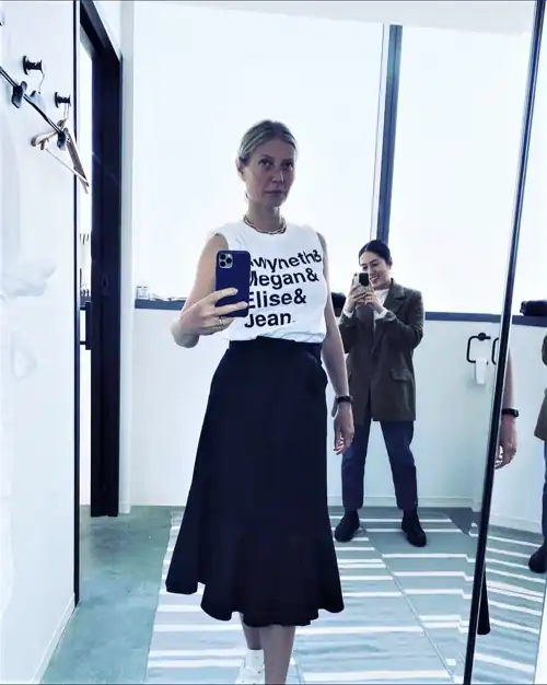 Gwyneth selfie with a names t-shirt
