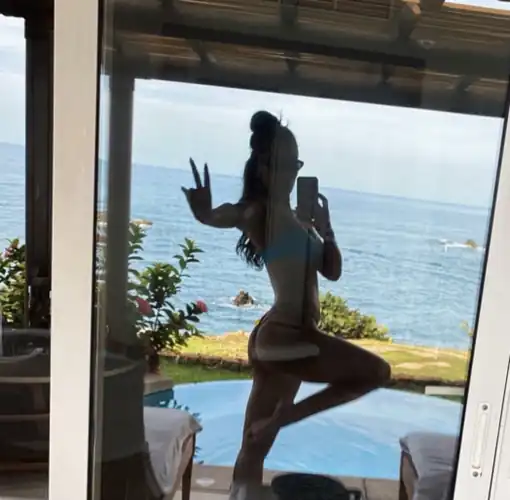 bikini reflection