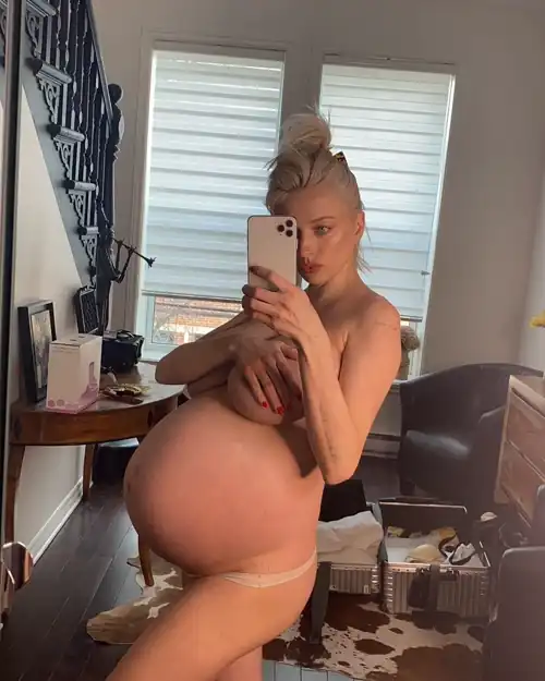 Caroline Vreeland pregnant