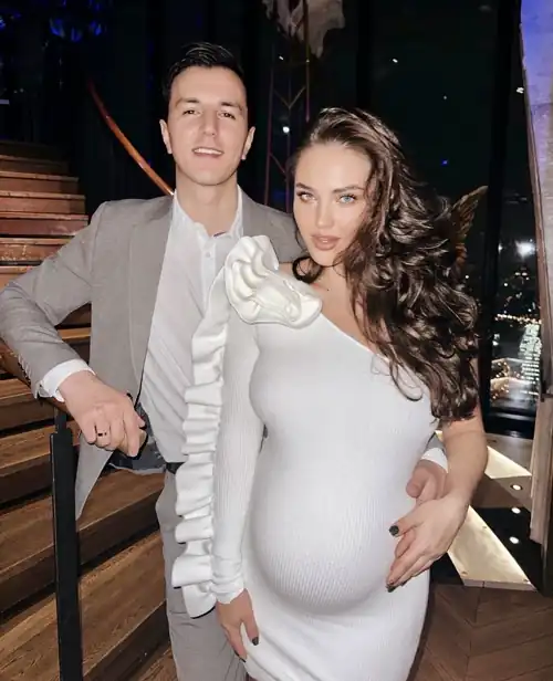Pregnant Kristina Krayt in white dress 🤍