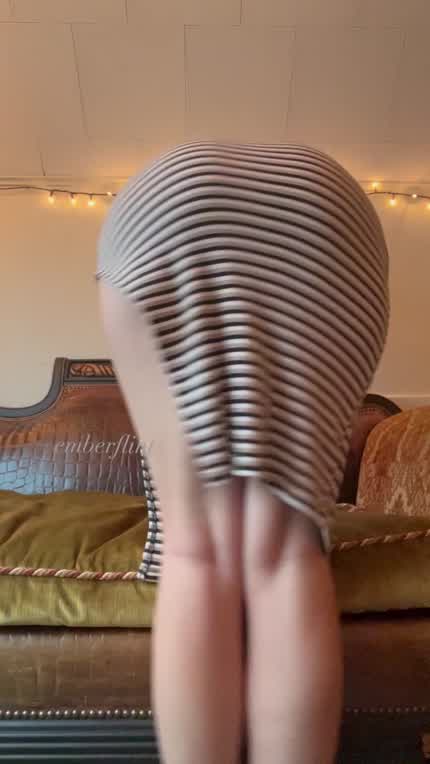 What’s a better way to expose my ass then twerking my dress up 😏