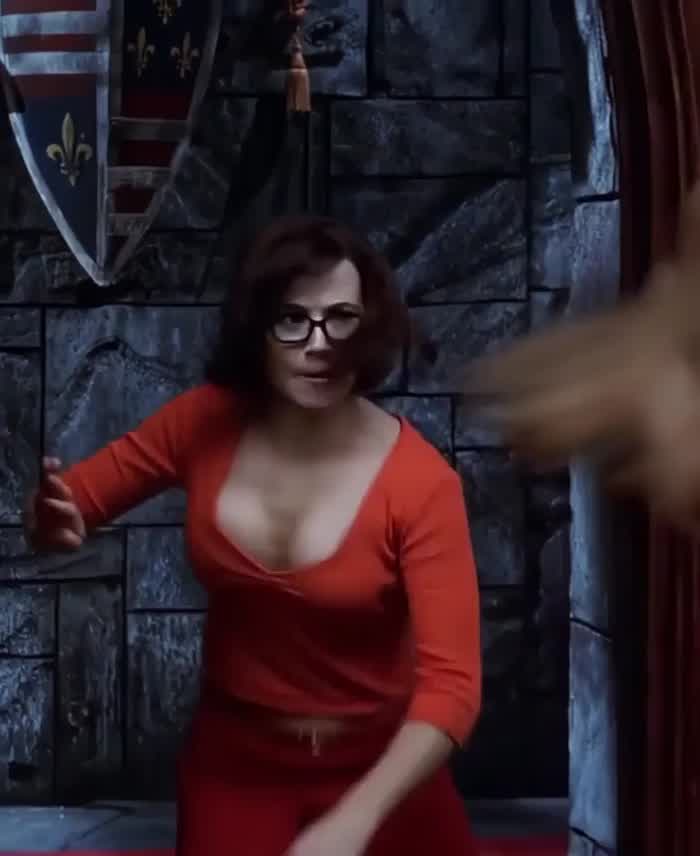 Linda Cardellini in Scooby-Doo (2002)