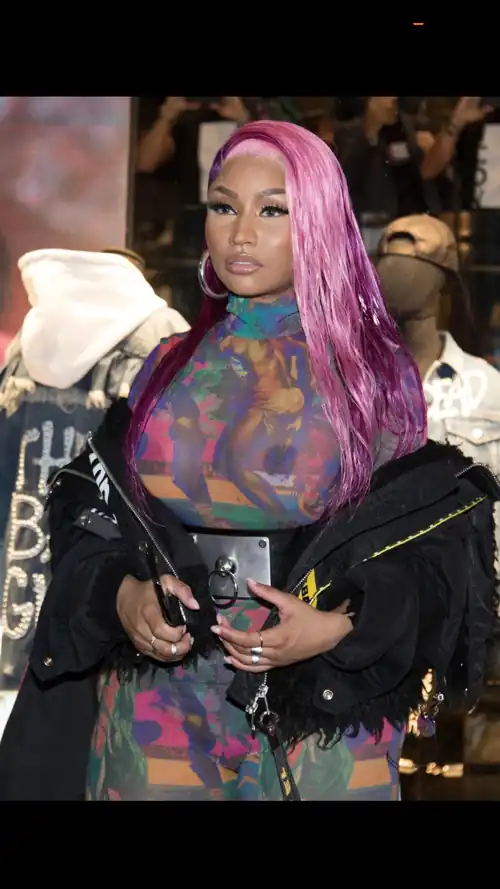 Nicki 34F