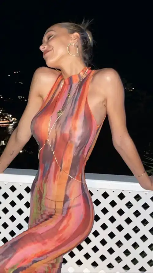 I feel like this dress was painted on Her
